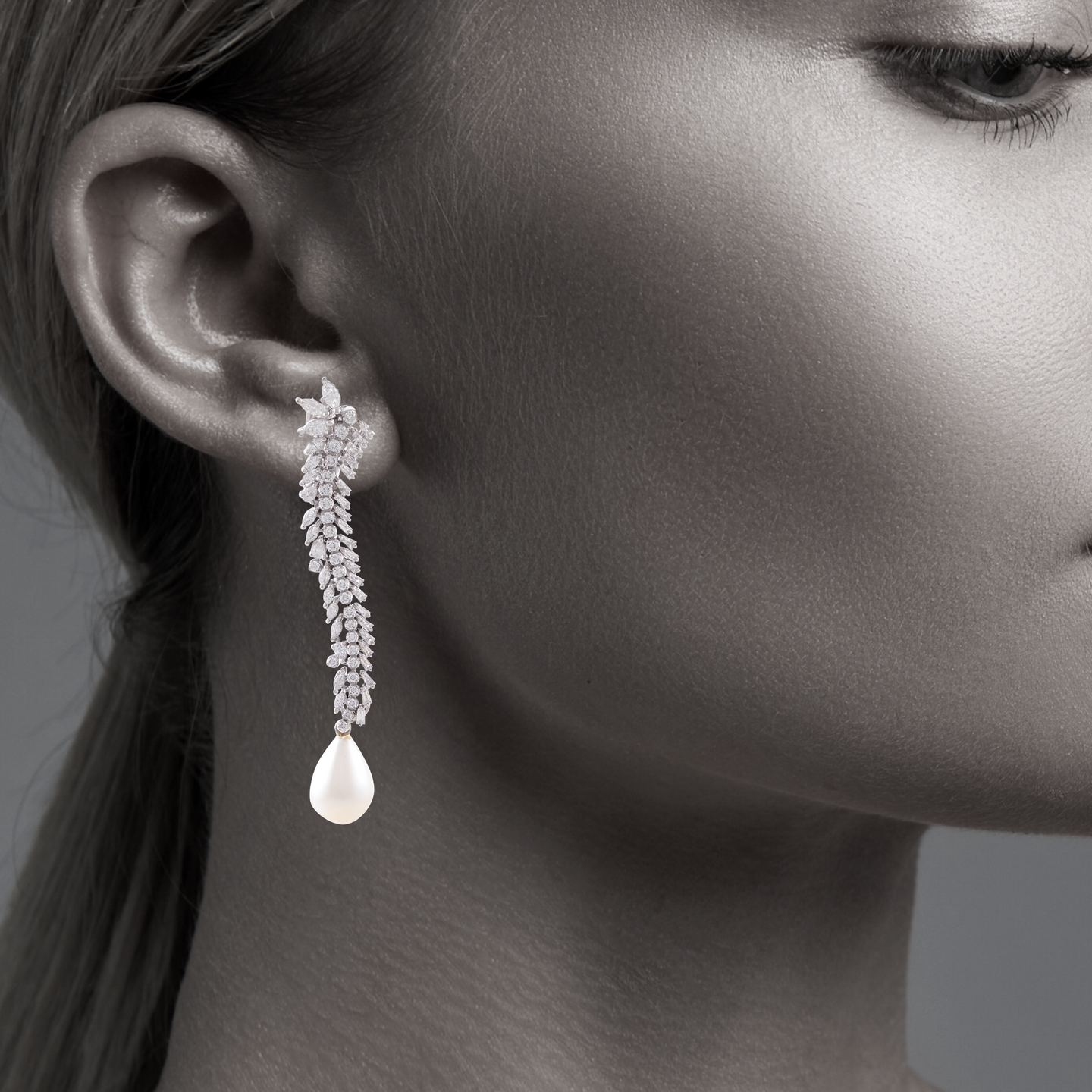 Diamonds and Pearl Earrings in 18K White Gold