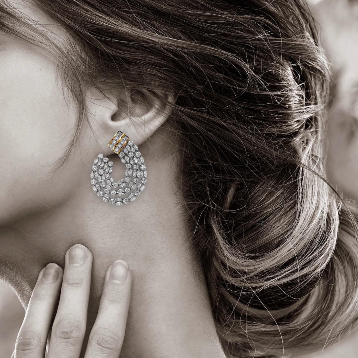 Hoops with Marquis and Round Diamonds in 18K Gold